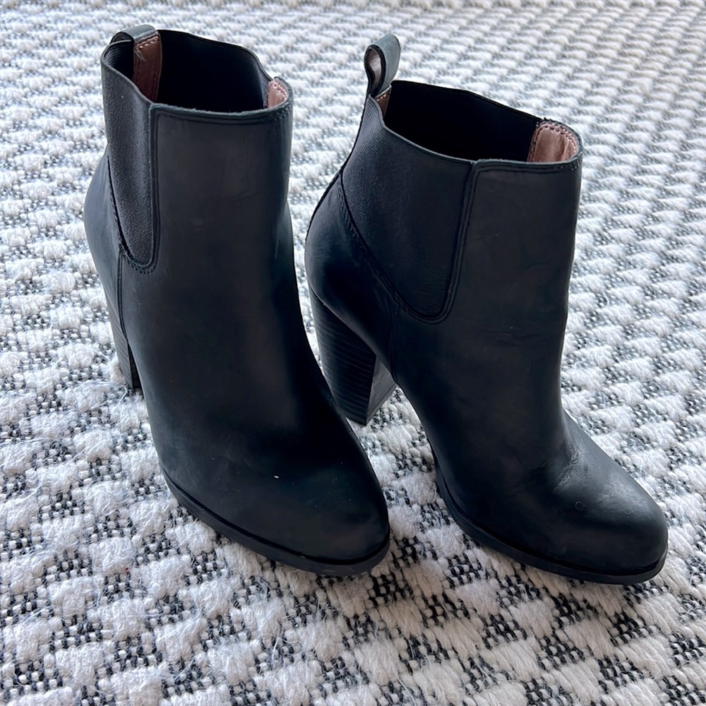 Like New 💕 Lucky Brand Black Leather Ankle Booties